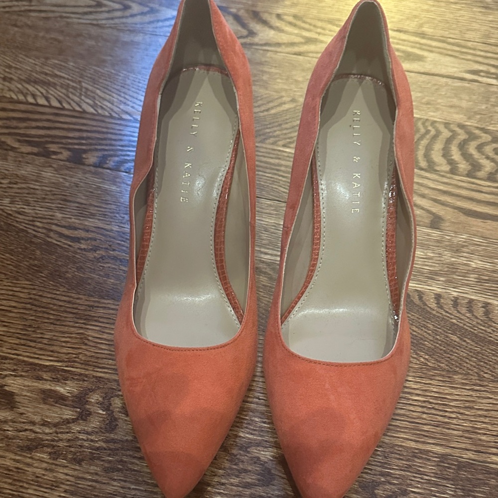 Kelly & Katie Women's Coral Suede Heels